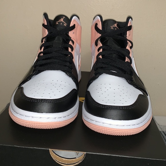 Air Jordan 1 Mid Sneakers Size: 8.5M *New in Box* - Picture 6 of 10